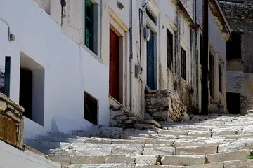 Greece: Hotel 4* (1 night) + breakfast for 6 Euros p/p