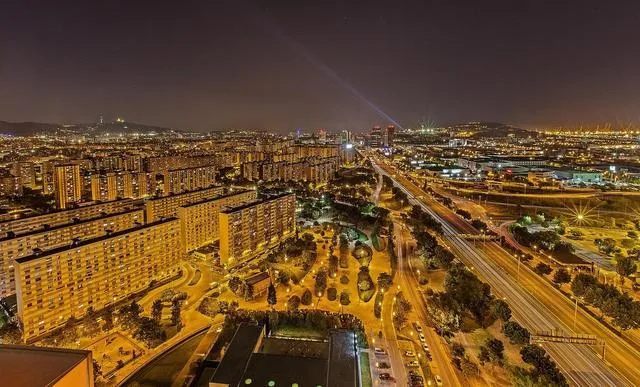 BARCELONA :  HOTEL 4*  (1 NIGHT) + BREAKFAST   FOR 6 EUROS P/P