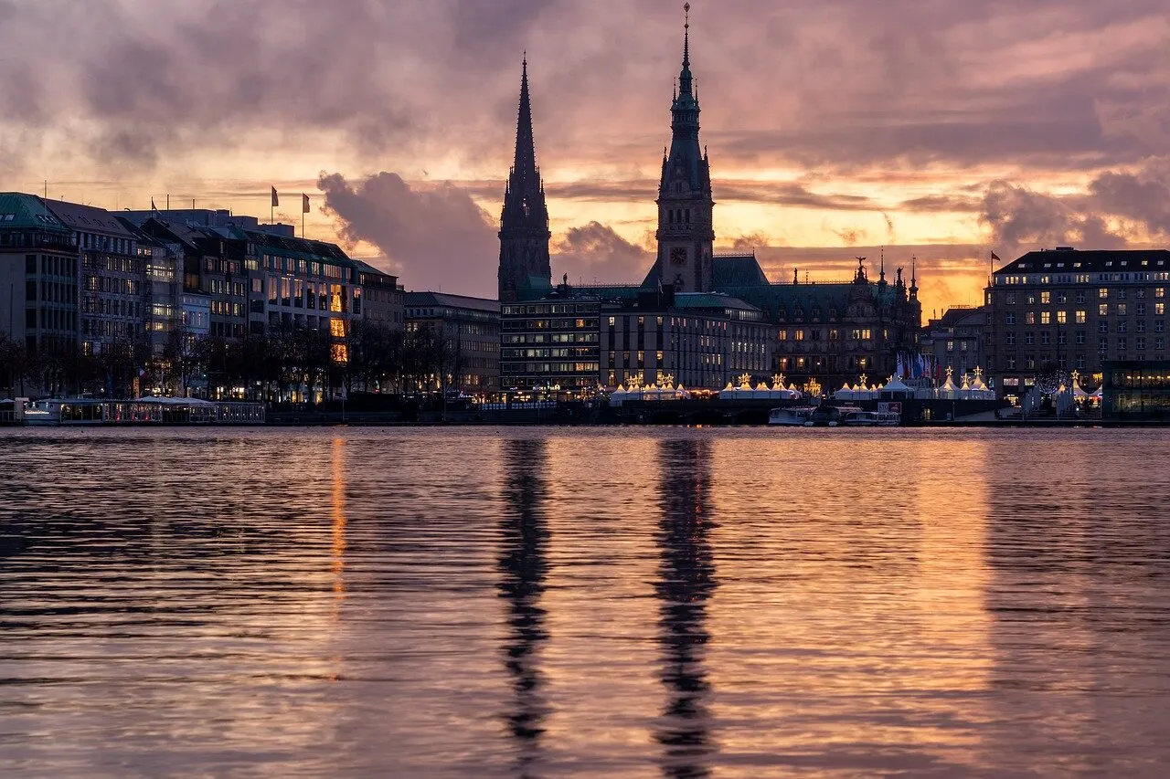 Know better the city of Hamburg (Germany) by Virtual tour